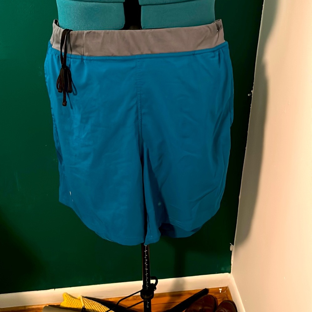 Under armor XL running or swim shorts lined